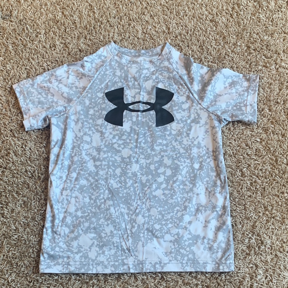 Under Armour Kids White and Gray Patterned Tee